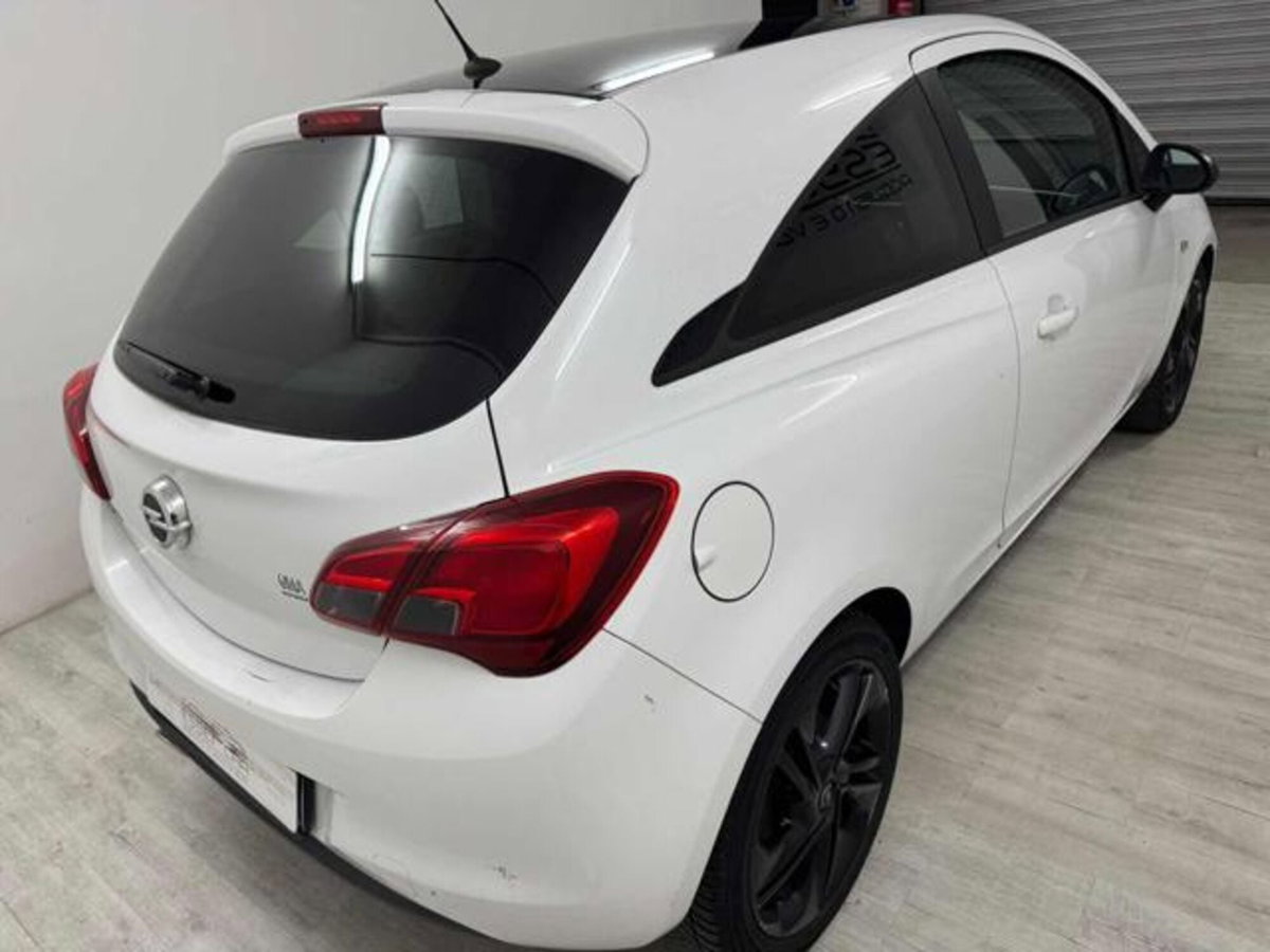 Opel Corsa Coupé 1.2 b-Color (2)