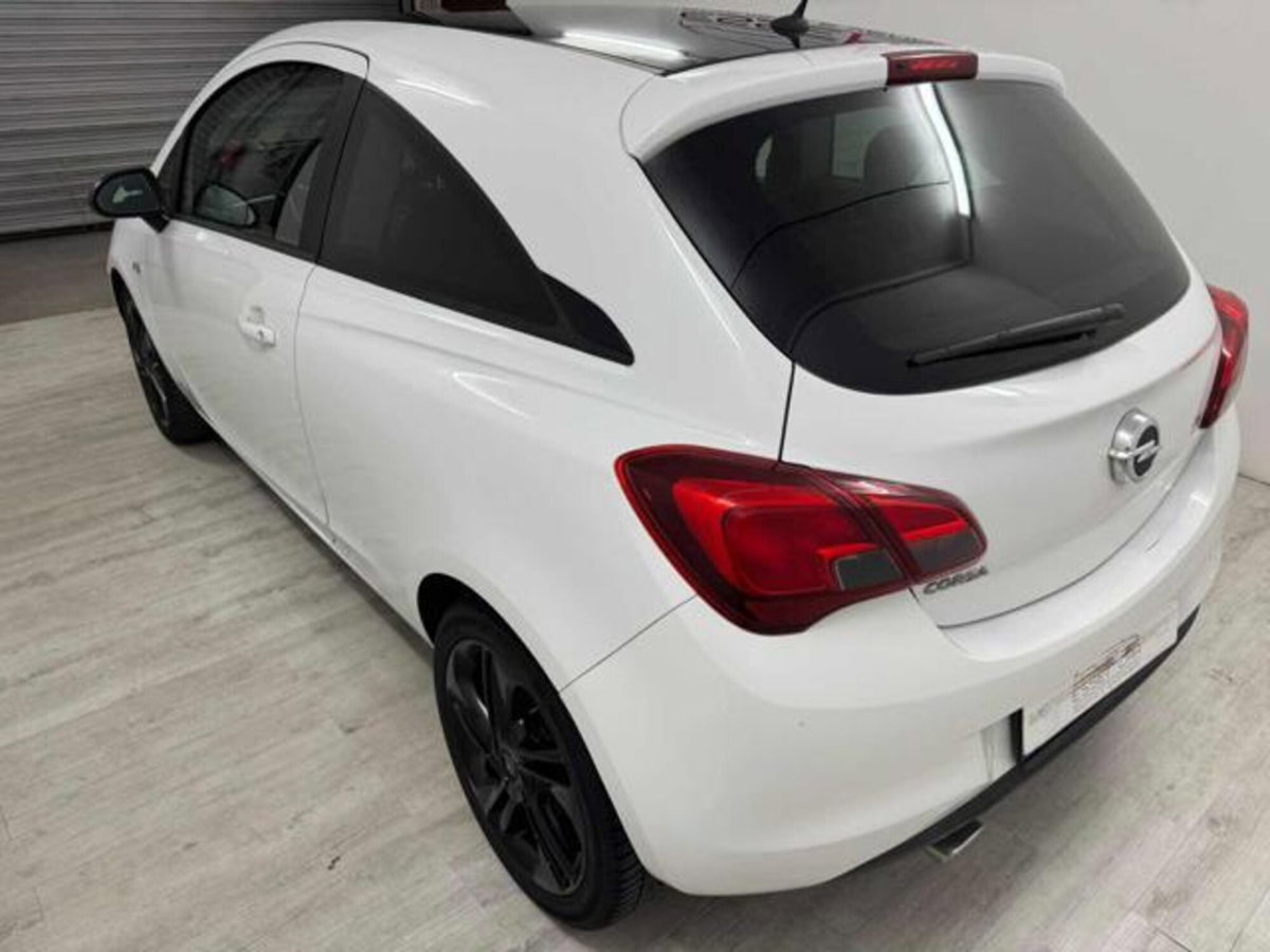 Opel Corsa Coupé 1.2 b-Color (4)