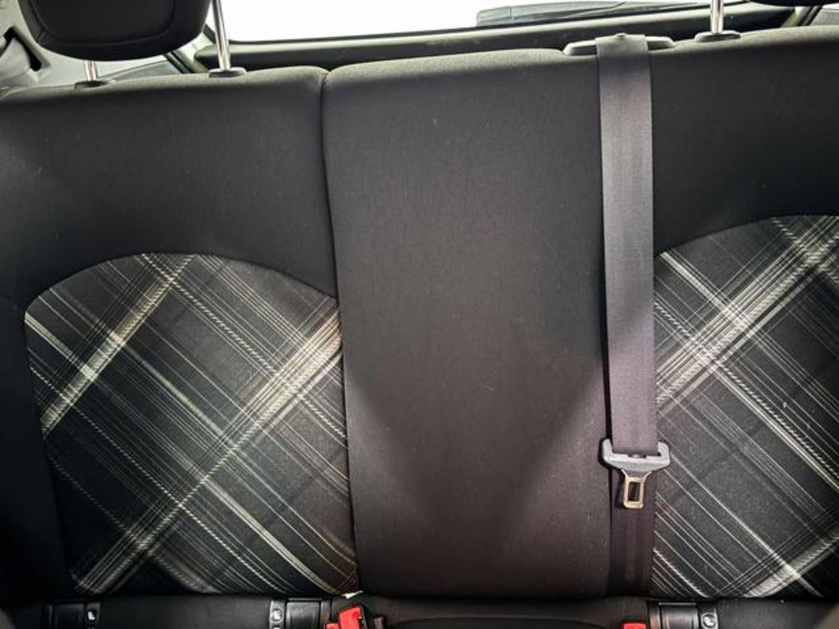 Opel Corsa Coupé 1.2 b-Color (7)