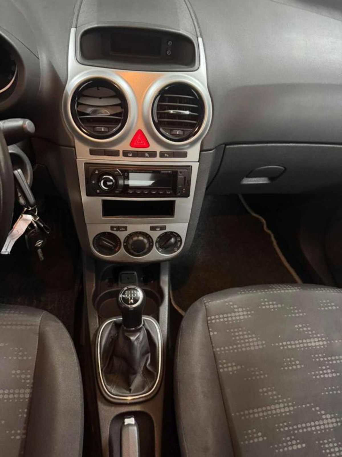 Opel Corsa 1.2 5 porte Cosmo (6)