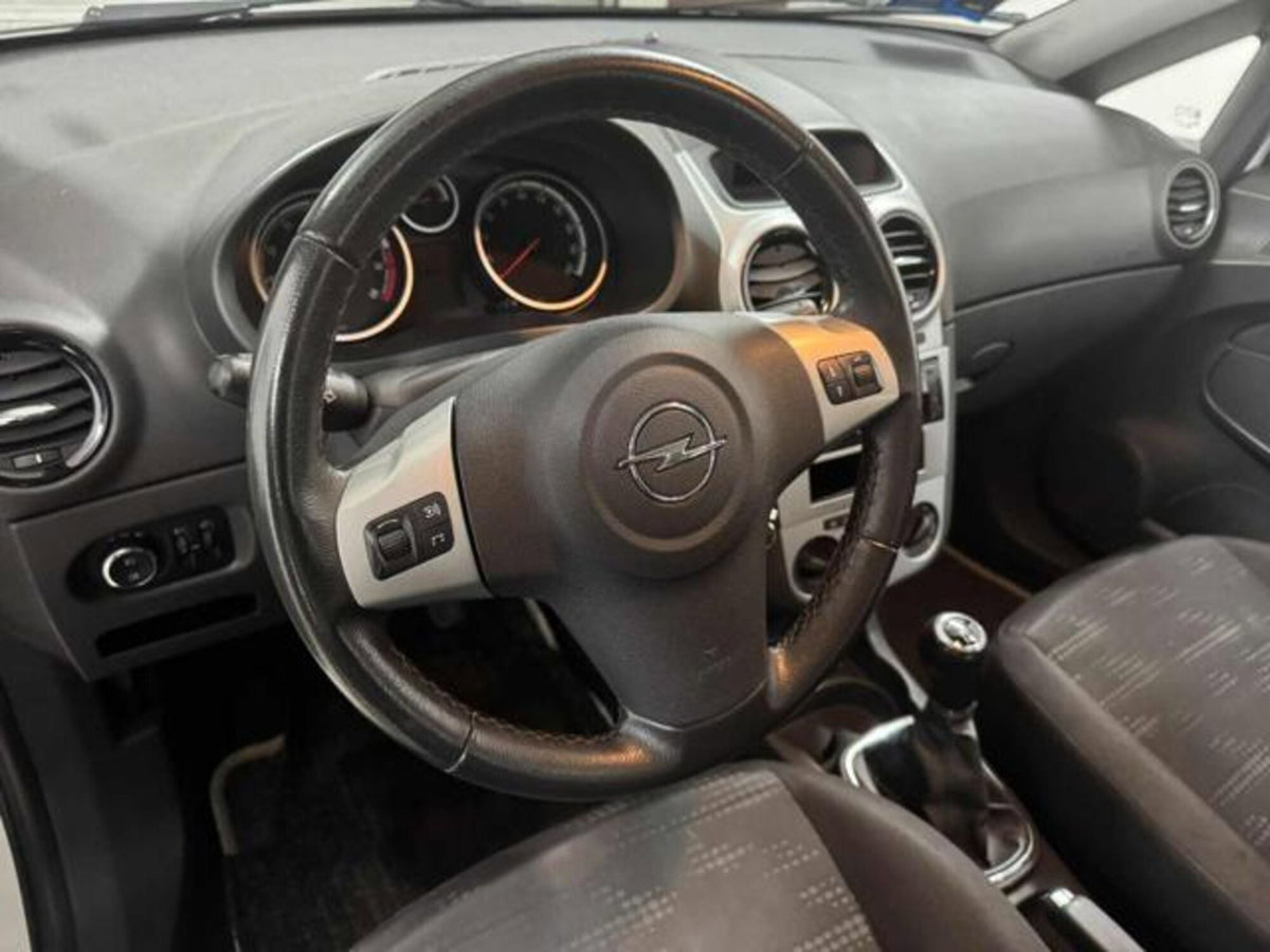 Opel Corsa 1.2 5 porte Cosmo (7)