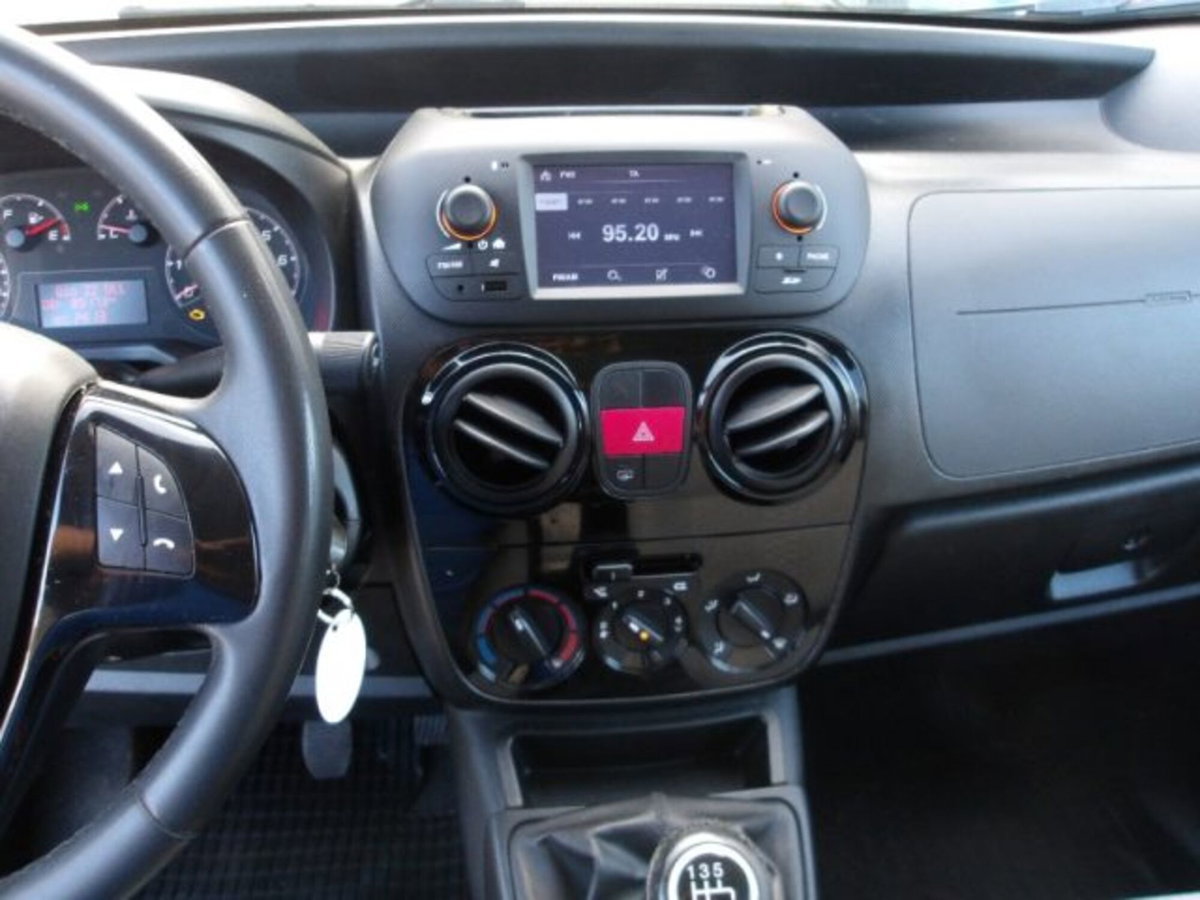 Fiat Qubo 1.4 8V 77 CV Lounge (13)