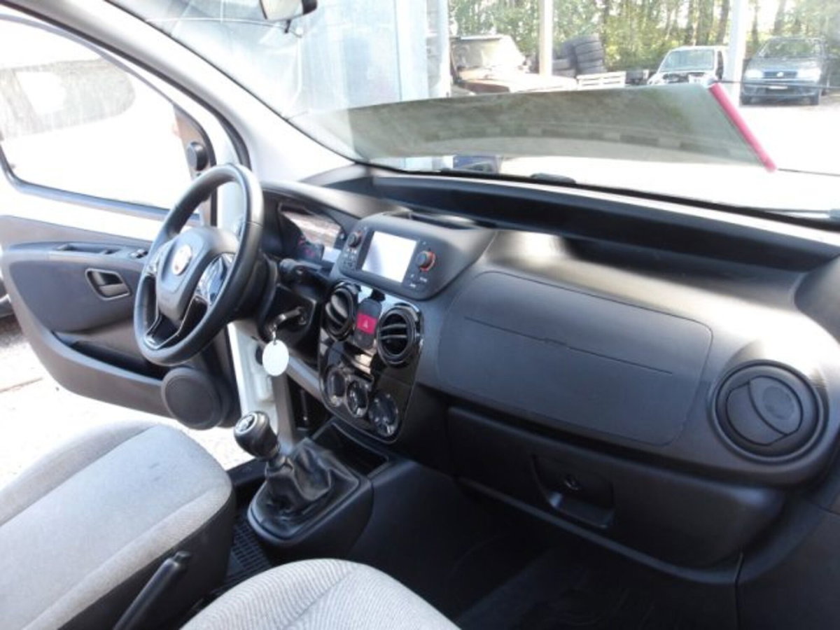 Fiat Qubo 1.4 8V 77 CV Lounge (17)