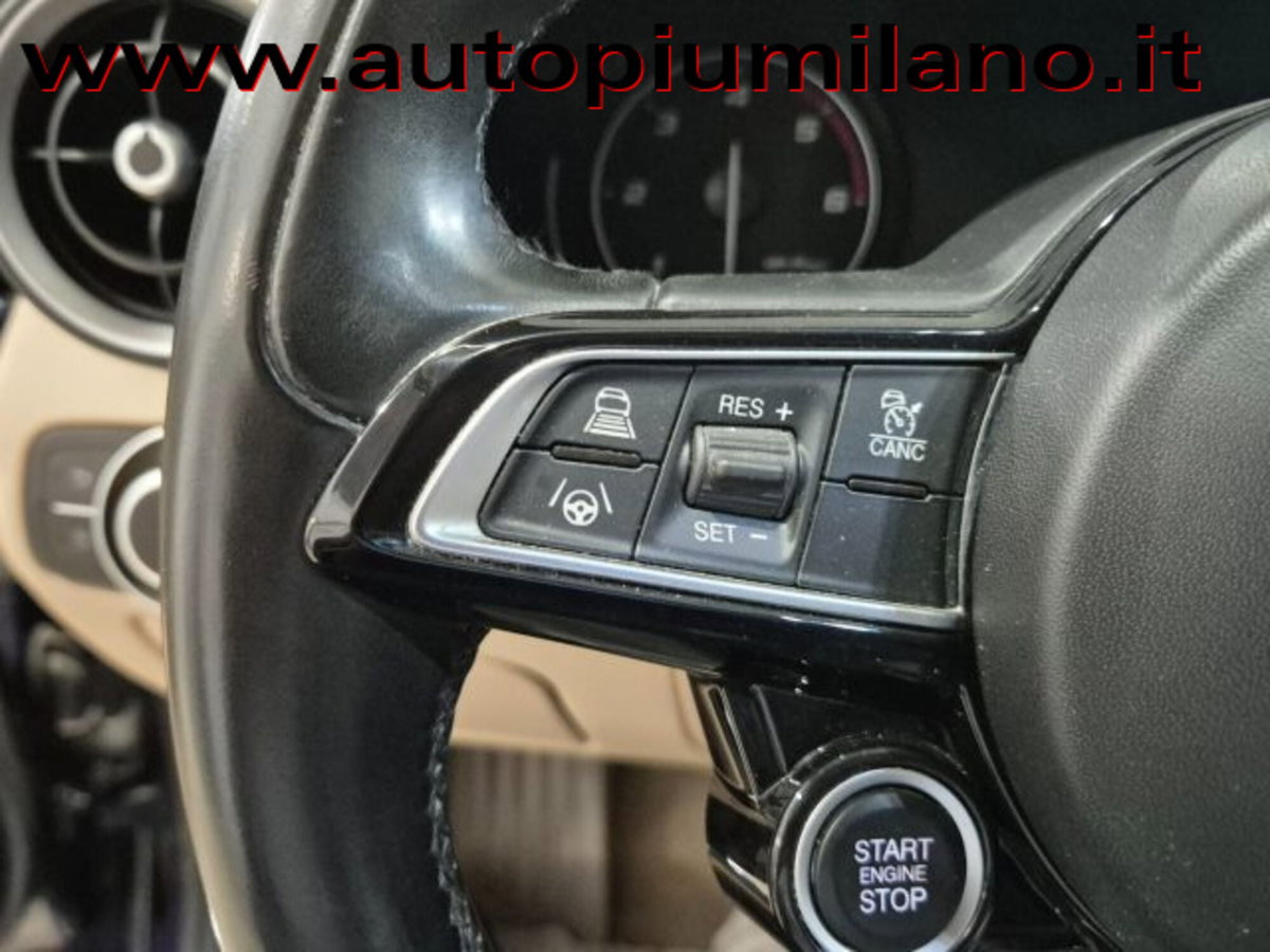 Alfa Romeo Giulia 2.2 Turbodiesel 190 CV AT8 Business (13)