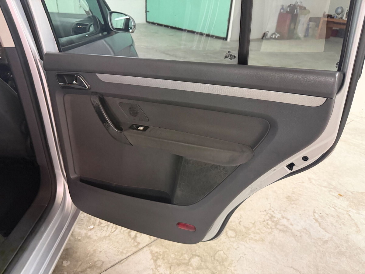 Volkswagen Touran 1.6 TDI Comfortline (13)