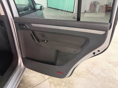 Volkswagen Touran 1.6 TDI Comfortline (13)