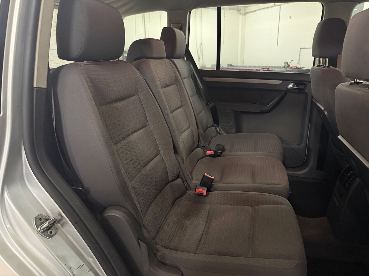 Volkswagen Touran 1.6 TDI Comfortline (15)