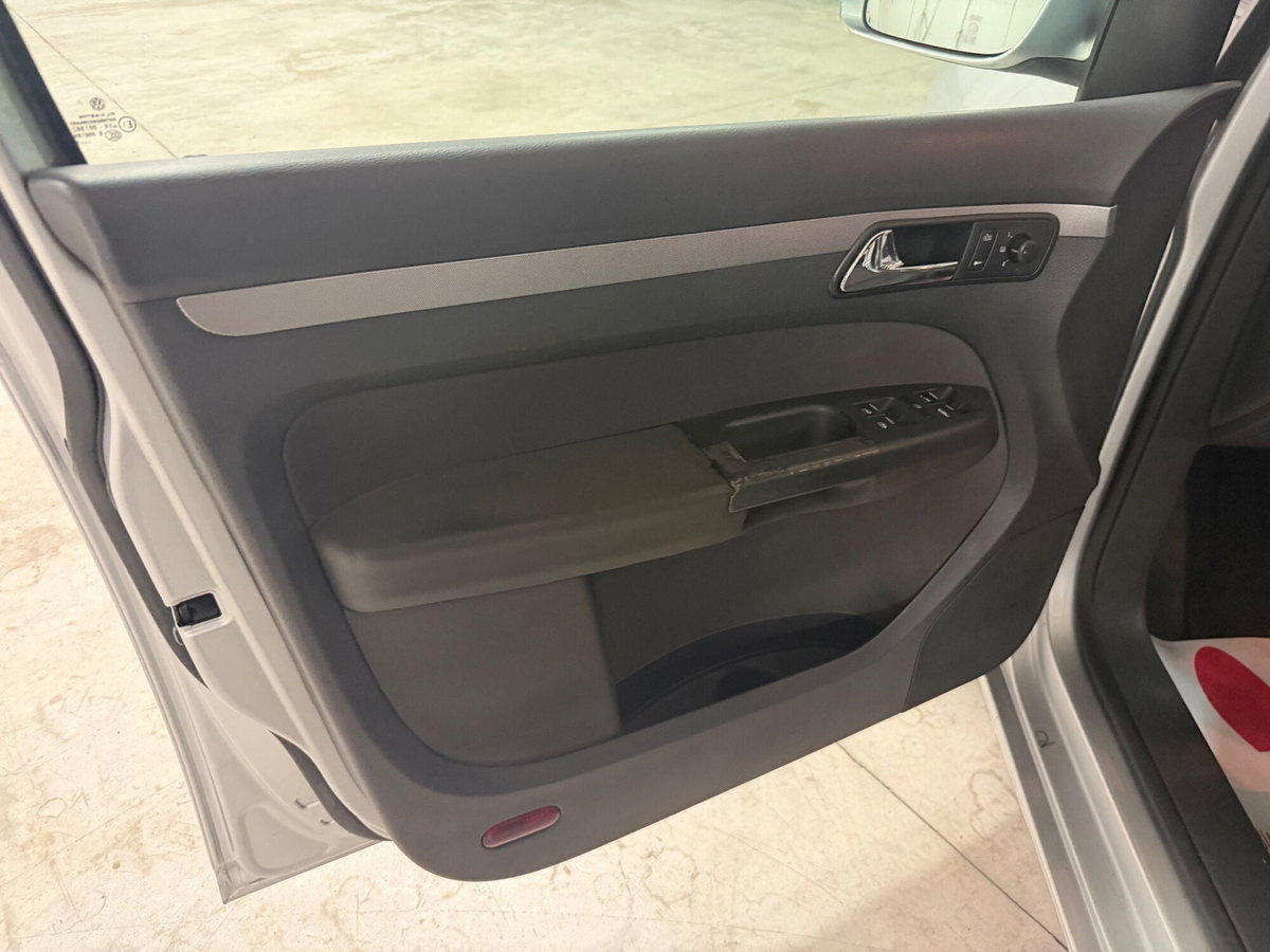 Volkswagen Touran 1.6 TDI Comfortline (18)