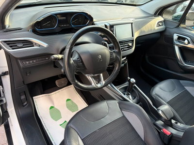 Peugeot 2008 e-HDi 92 CV Stop&Start robotizzato Allure (5)
