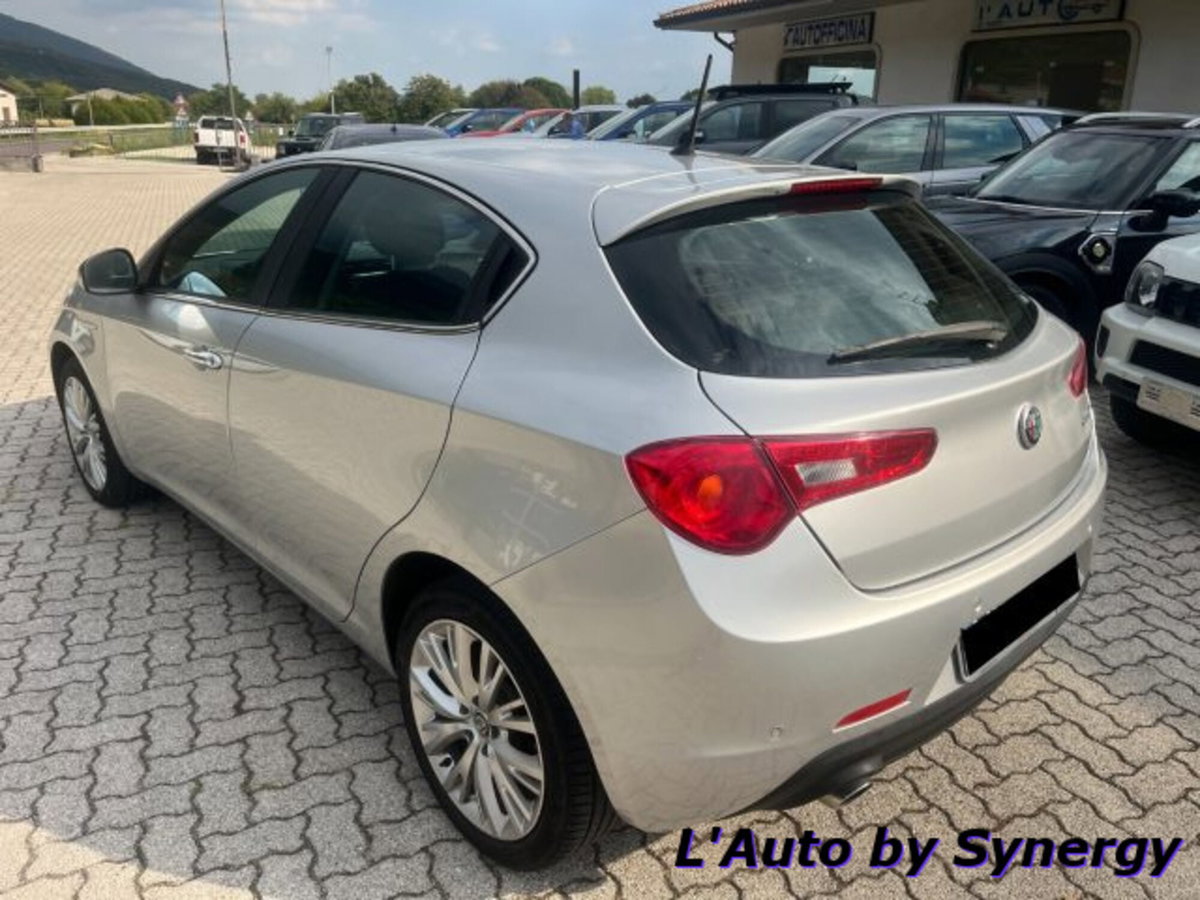 Alfa Romeo Giulietta 1.6 JTDm Super 120cv (4)