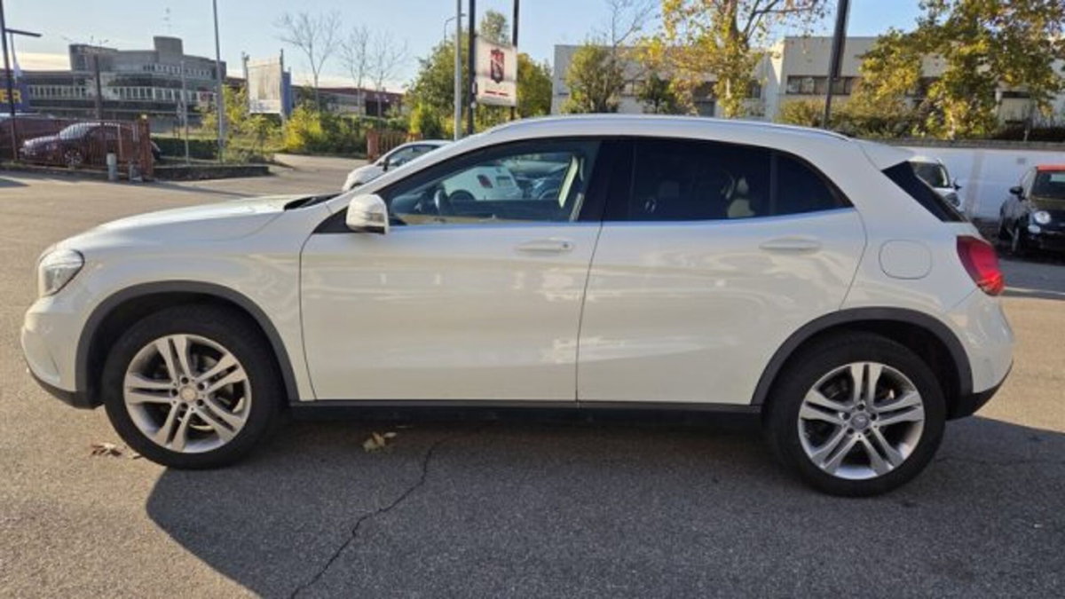 Mercedes-Benz GLA SUV 200 d Automatic Enduro (3)