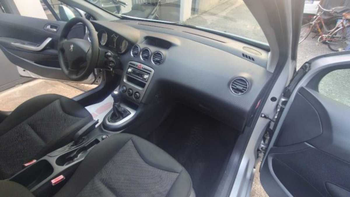 Peugeot 308 SW 1.4 VTi 95CV Premium (9)