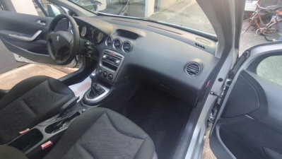 Peugeot 308 SW 1.4 VTi 95CV Premium (9)