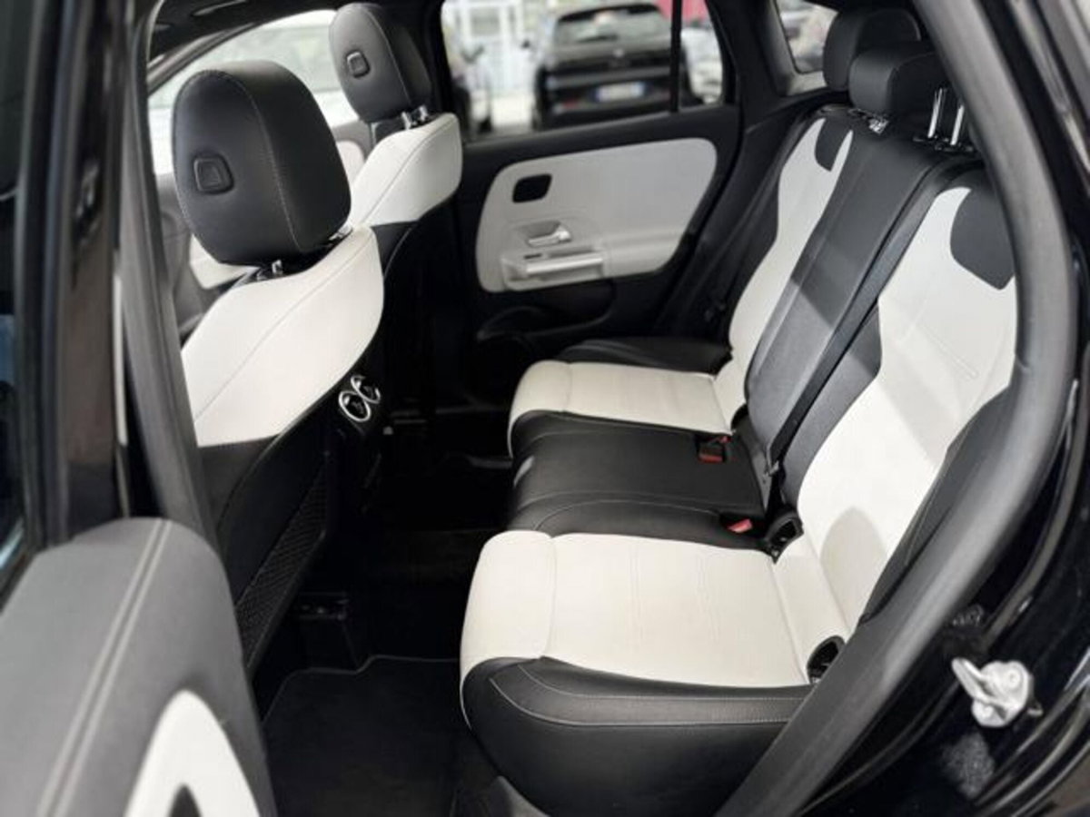 Mercedes-Benz GLA SUV 200 d AMG Line Premium Plus 4matic auto (19)