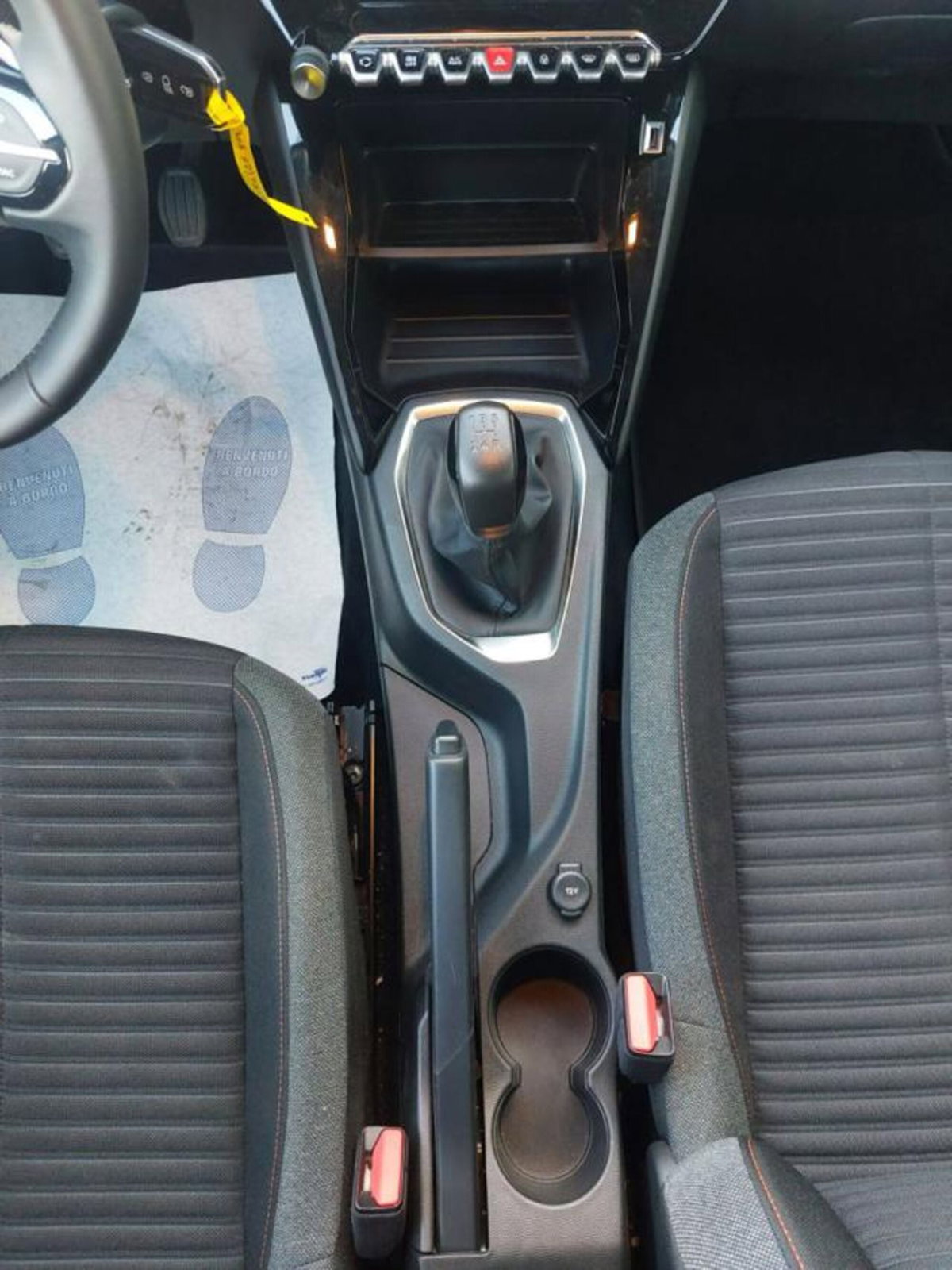 Peugeot 208 1.2 puretech Active s&s 75cv (11)
