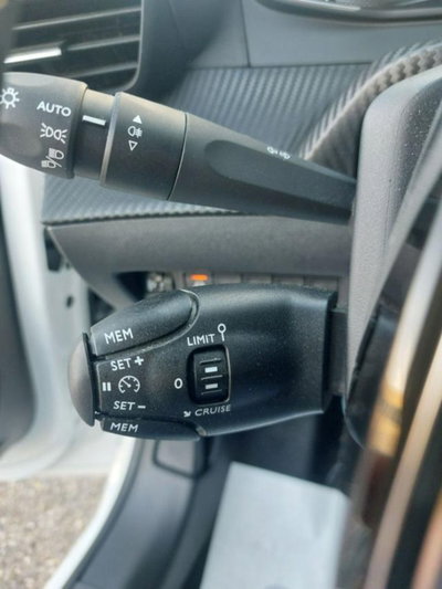 Peugeot 208 1.2 puretech Active s&s 75cv (15)