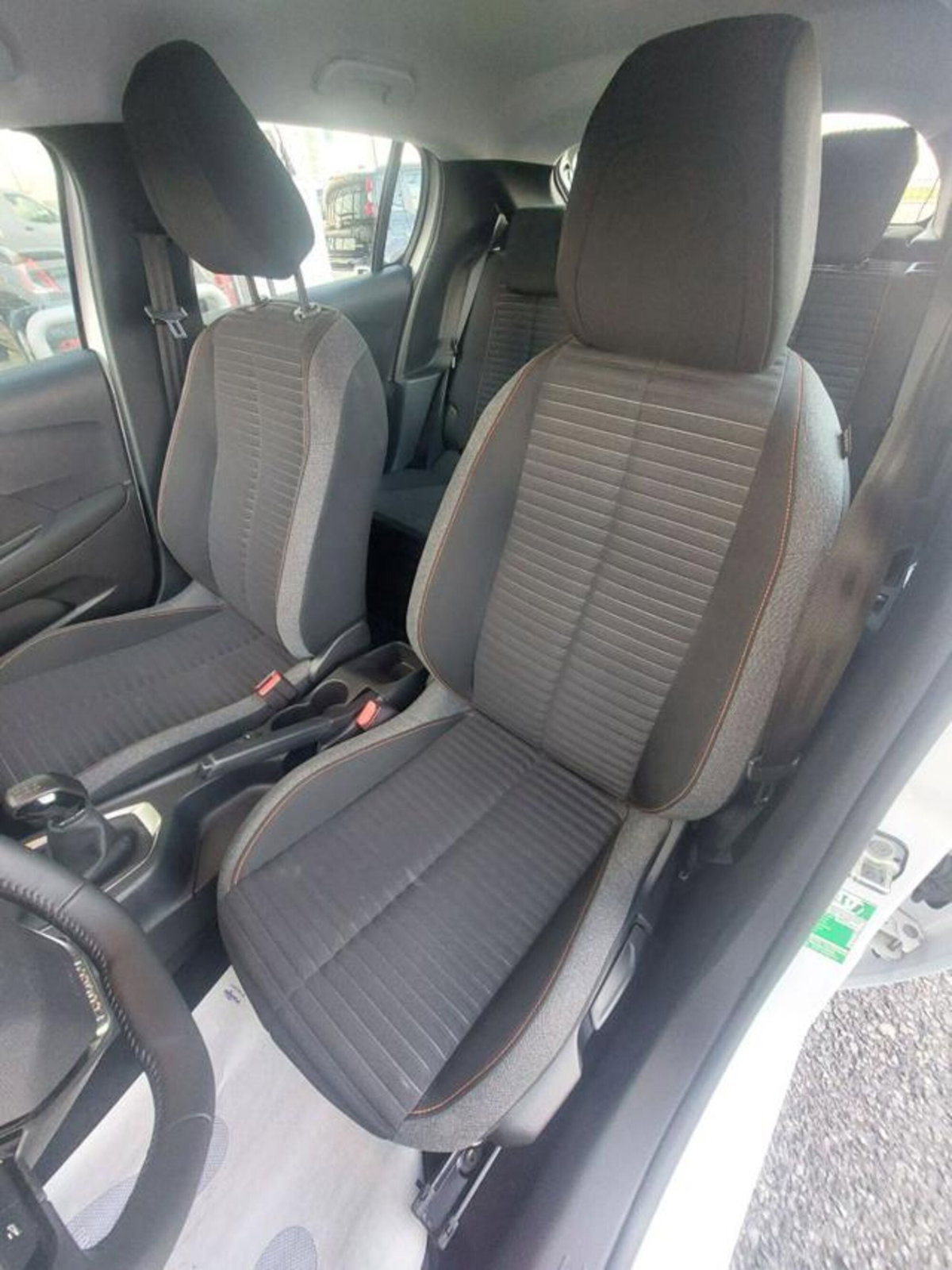 Peugeot 208 1.2 puretech Active s&s 75cv (9)