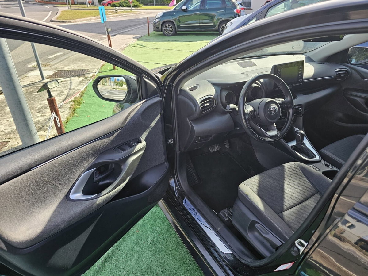 Toyota Yaris 1.5 Hybrid 5 porte Lounge (12)