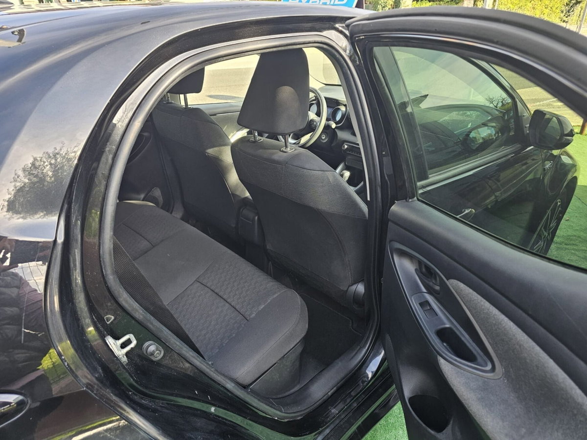 Toyota Yaris 1.5 Hybrid 5 porte Lounge (14)