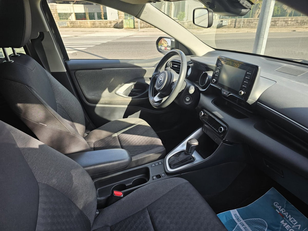 Toyota Yaris 1.5 Hybrid 5 porte Lounge (8)