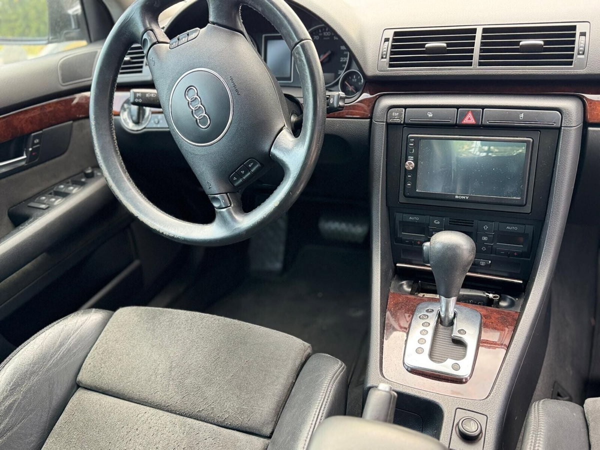 Audi A4 2.5 V6 TDI/180 CV cat quattro (8)