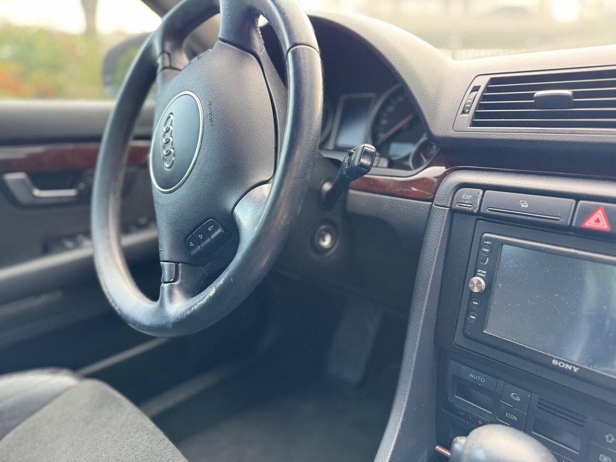 Audi A4 2.5 V6 TDI/180 CV cat quattro (9)
