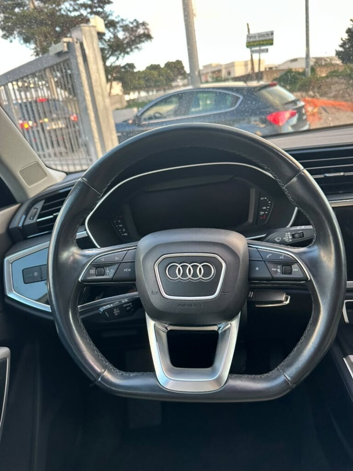Audi Q3 35 TDI quattro S tronic Business (11)