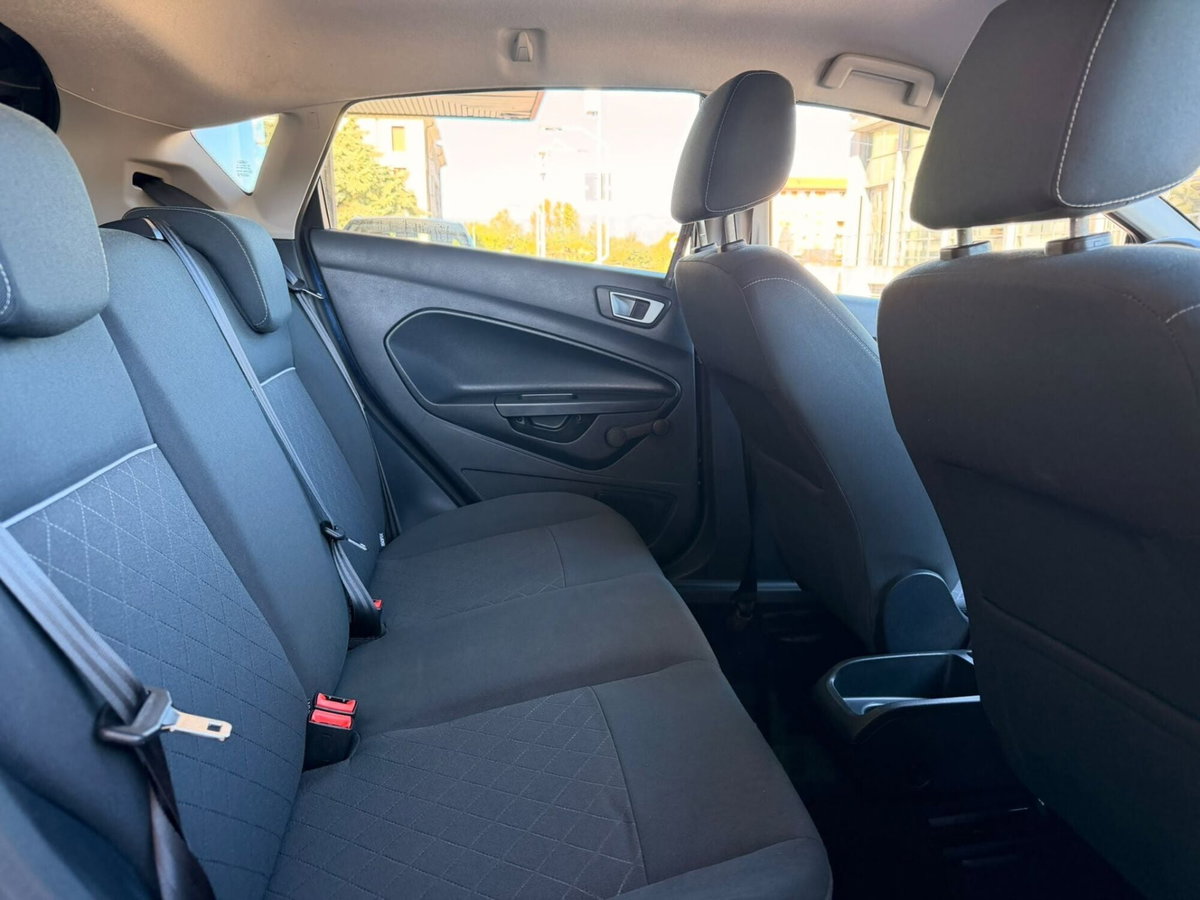 Ford Fiesta 1.2 82 CV 5 porte Titanium (10)