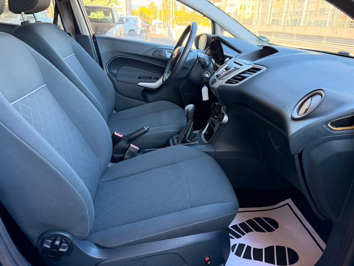 Ford Fiesta 1.2 82 CV 5 porte Titanium (9)