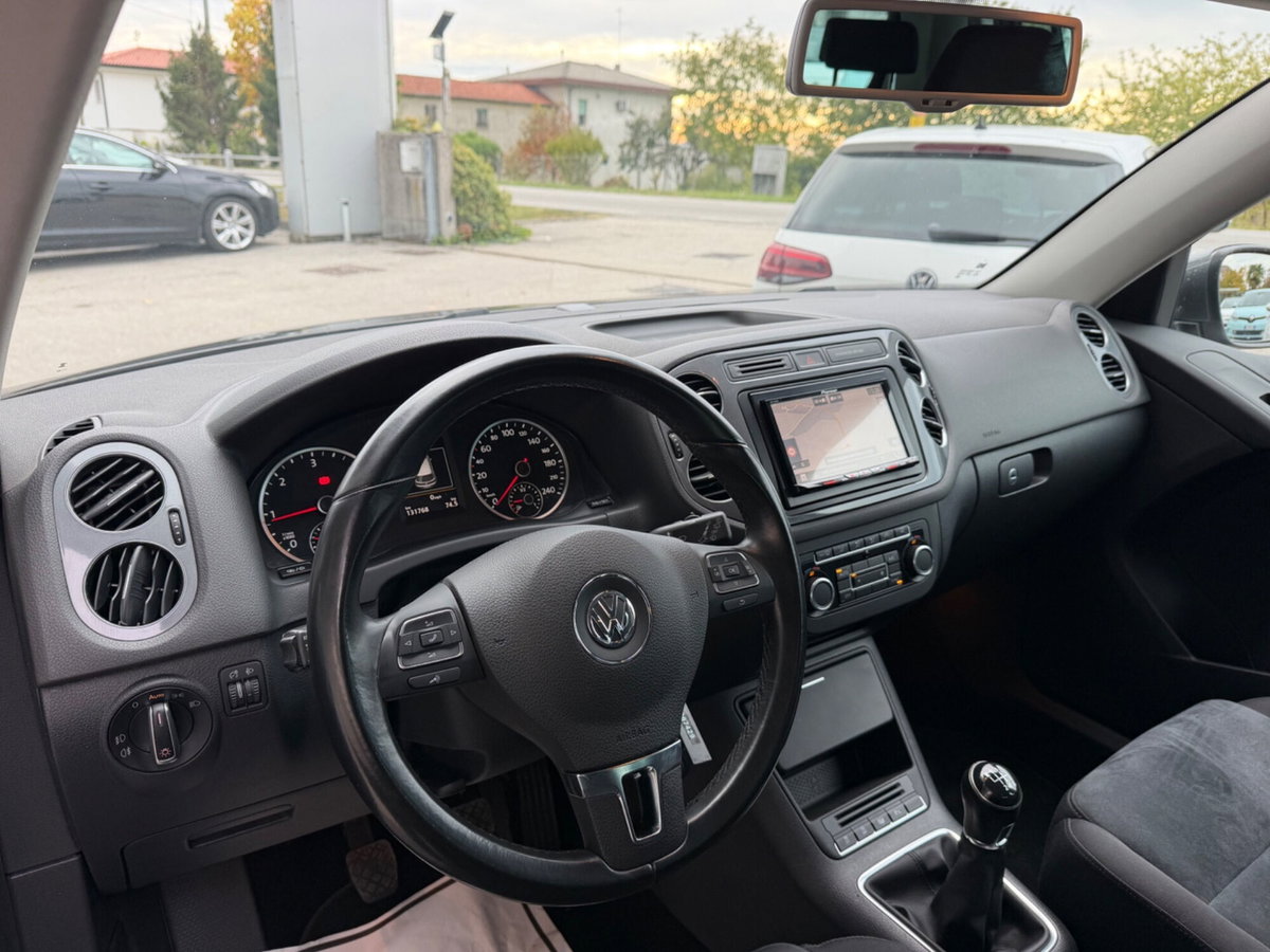 Volkswagen Tiguan 2.0 TDI 110 CV Sport & Style BlueMotion Tech. (10)