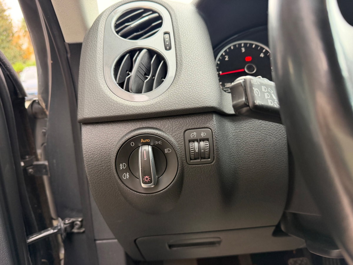 Volkswagen Tiguan 2.0 TDI 110 CV Sport & Style BlueMotion Tech. (12)