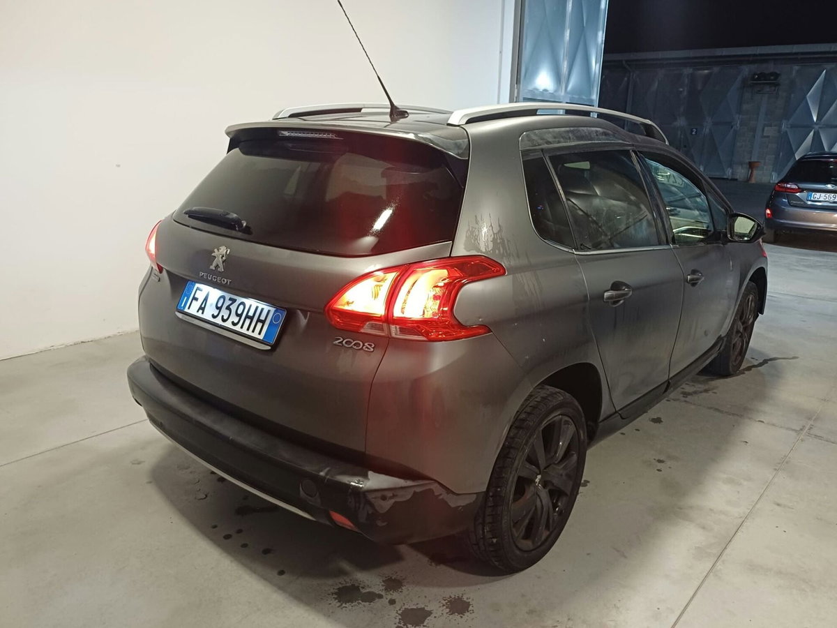 Peugeot 2008 120 S&S Black Matt (2)