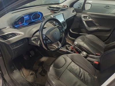 Peugeot 2008 120 S&S Black Matt (5)