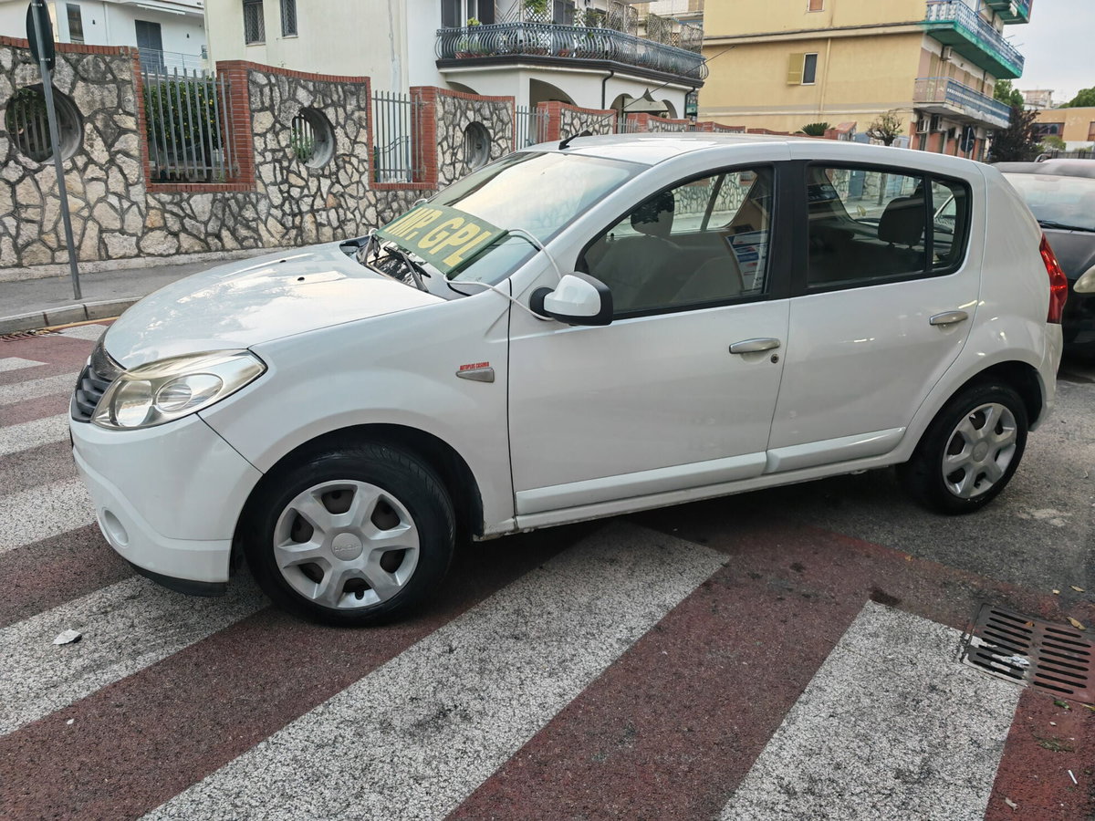 Dacia Sandero 1.4 8V GPL Lauréate (4)