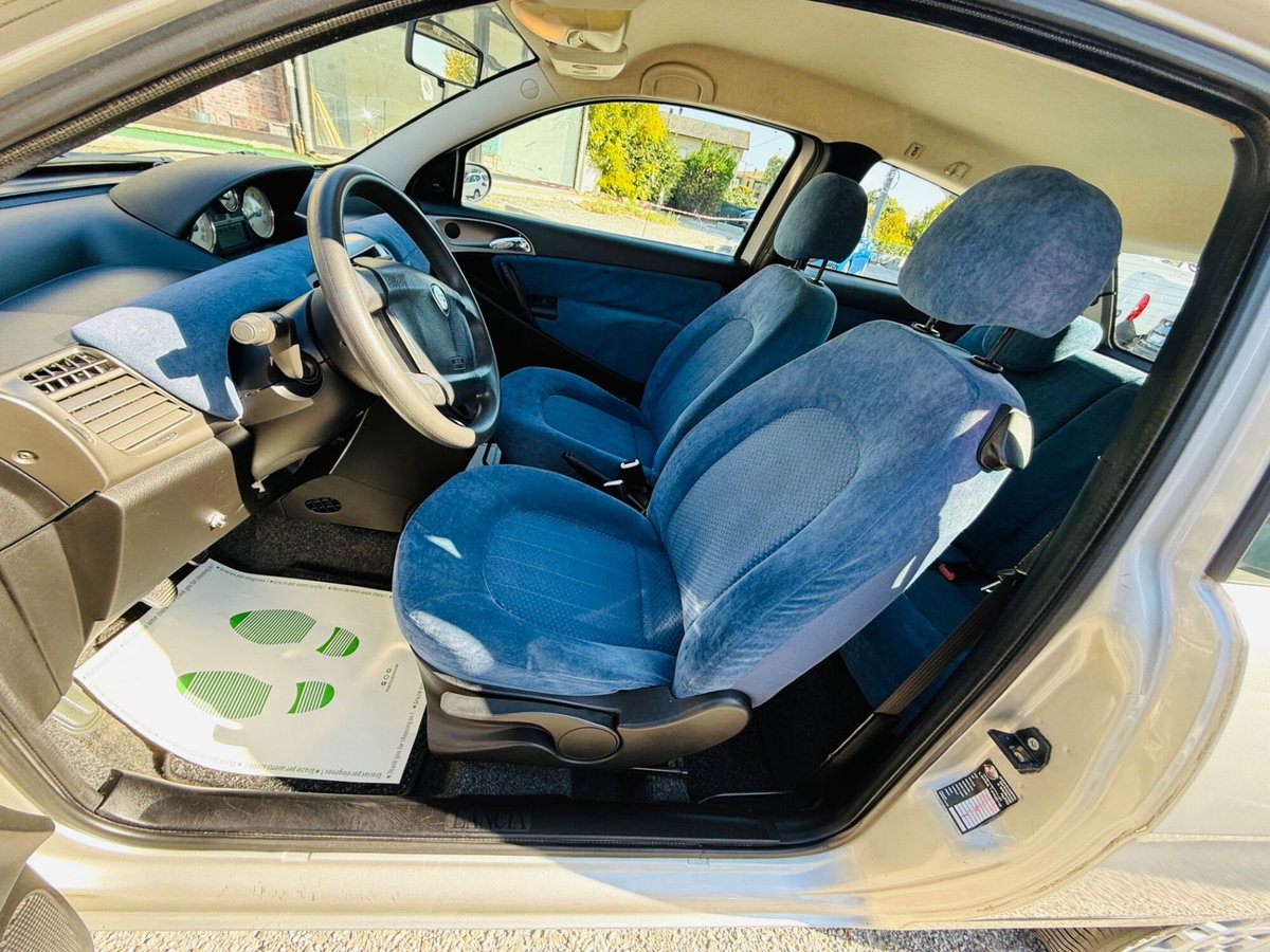 Lancia Ypsilon 1.2 Argento (13)