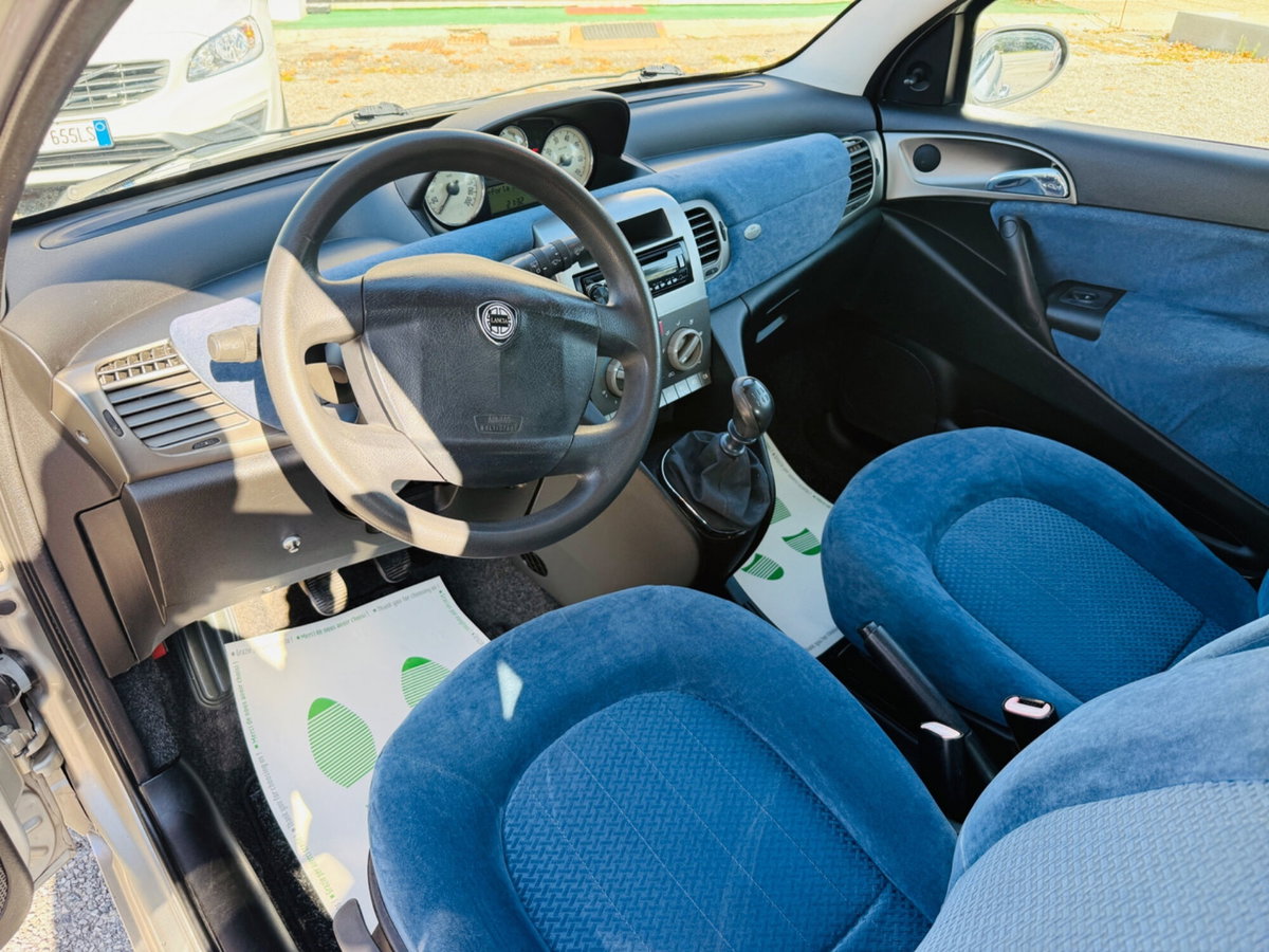Lancia Ypsilon 1.2 Argento (14)