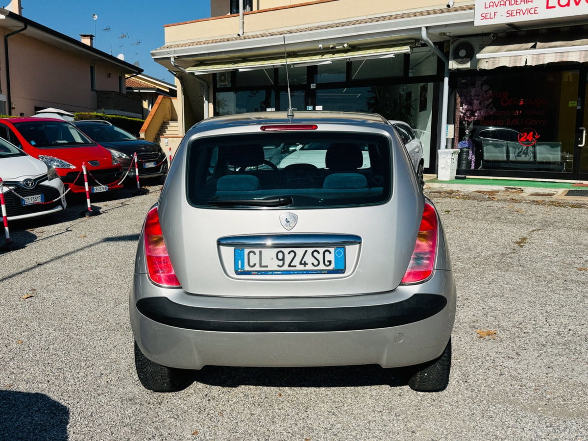 Lancia Ypsilon 1.2 Argento (6)