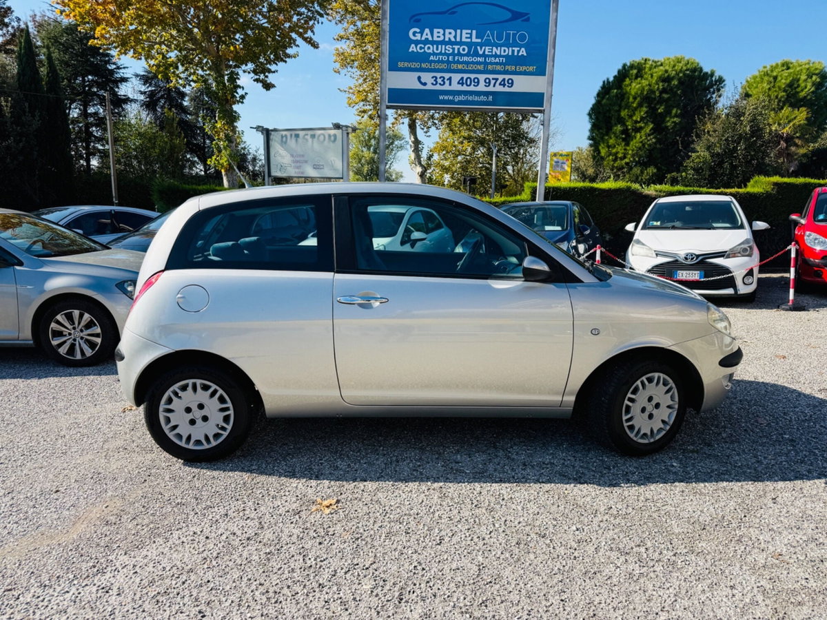 Lancia Ypsilon 1.2 Argento (8)