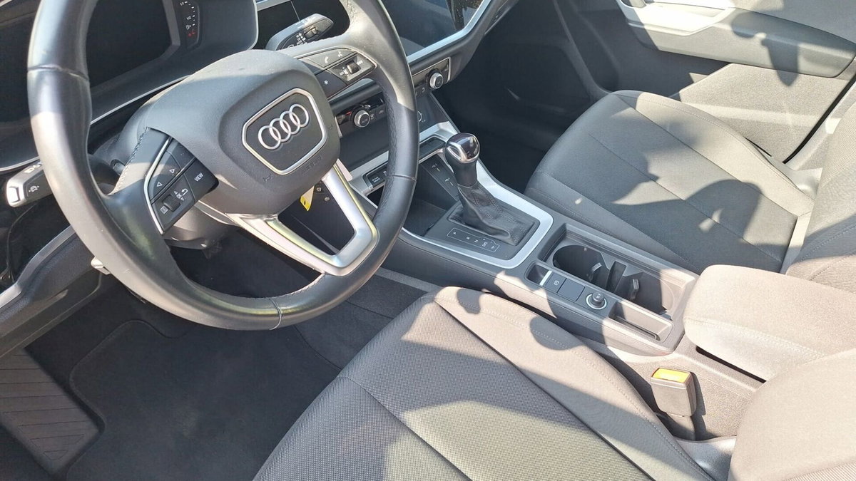 Audi Q3 45 TFSI e S tronic Business (12)