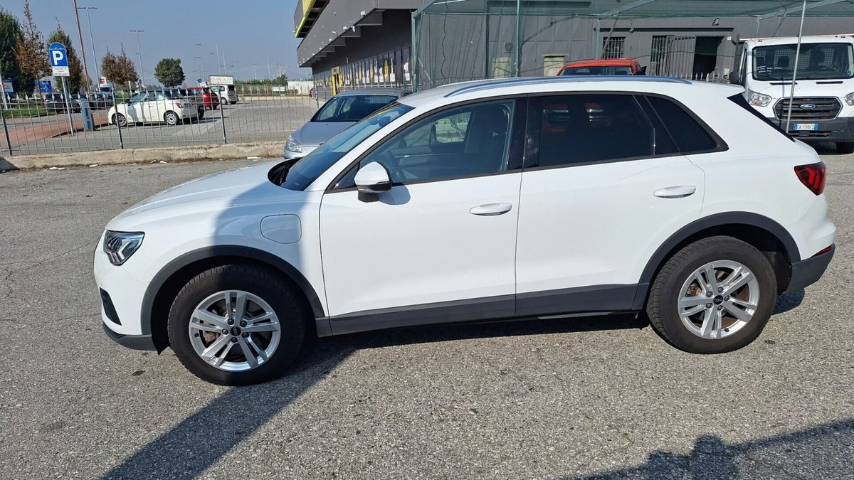 Audi Q3 45 TFSI e S tronic Business (4)