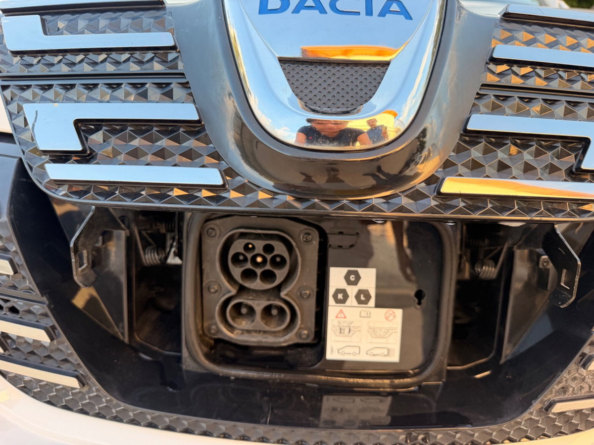 Dacia Spring Comfort Plus Electric 45 (14)