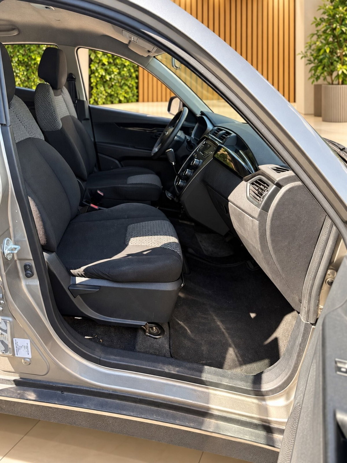Mahindra KUV100 KUV100 1.2 VVT M-Bifuel(GPL) K8 (10)