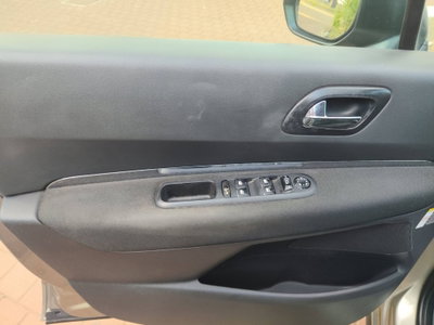 Peugeot 3008 1.6 HDi 110CV Business (12)