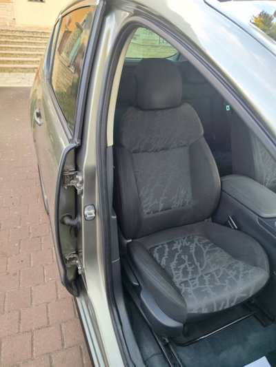 Peugeot 3008 1.6 HDi 110CV Business (14)