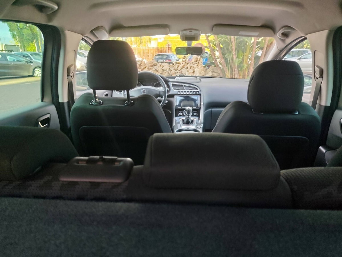 Peugeot 3008 1.6 HDi 110CV Business (16)