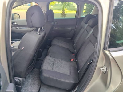Peugeot 3008 1.6 HDi 110CV Business (18)