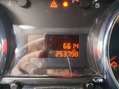 Peugeot 3008 1.6 HDi 110CV Business (9)