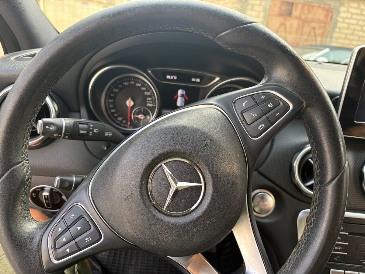 Mercedes-Benz GLA SUV 180 d Sport (12)