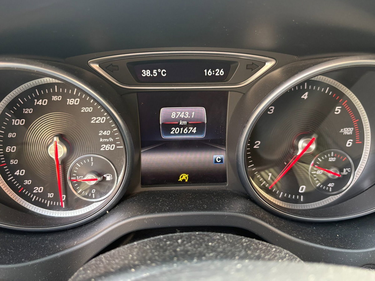 Mercedes-Benz GLA SUV 180 d Sport (13)