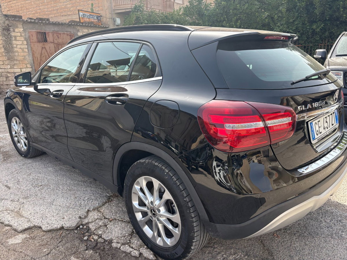 Mercedes-Benz GLA SUV 180 d Sport (4)
